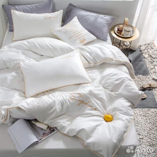 Однотонное постельное белье сатин с вышивкой