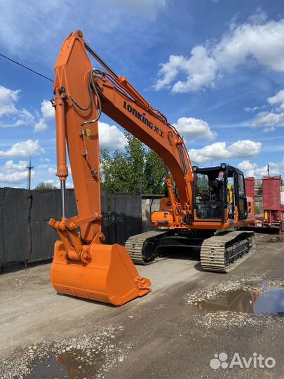 Гусеничный экскаватор