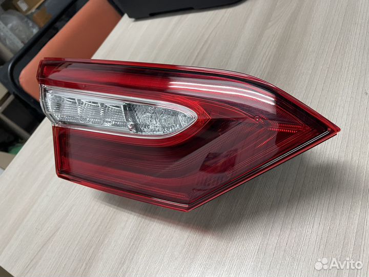 Фонарь левый на багажник LED Toyota Camry 70