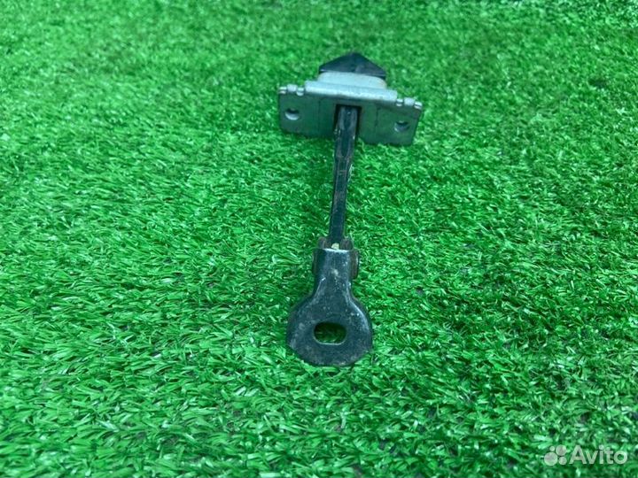 Ограничитель двери задний правый Mazda 3 BK