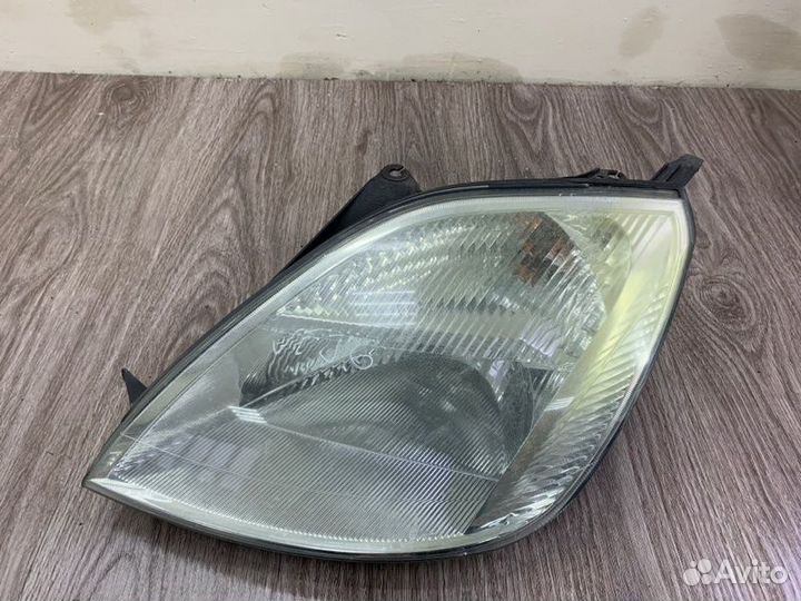Фара передняя левая Ford Fiesta хетчбэк 5-ти дв