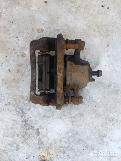 Суппорт тормозной задний Hyundai Tucson 1