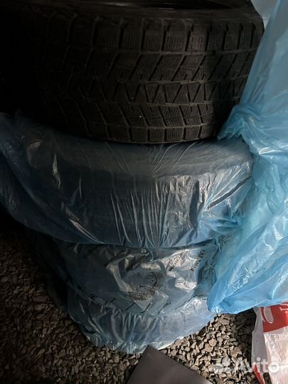 Bridgestone Blizzak Ice 265/65 R17