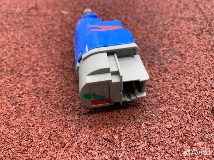 Датчик положения педали сцепления Renault Logan 2