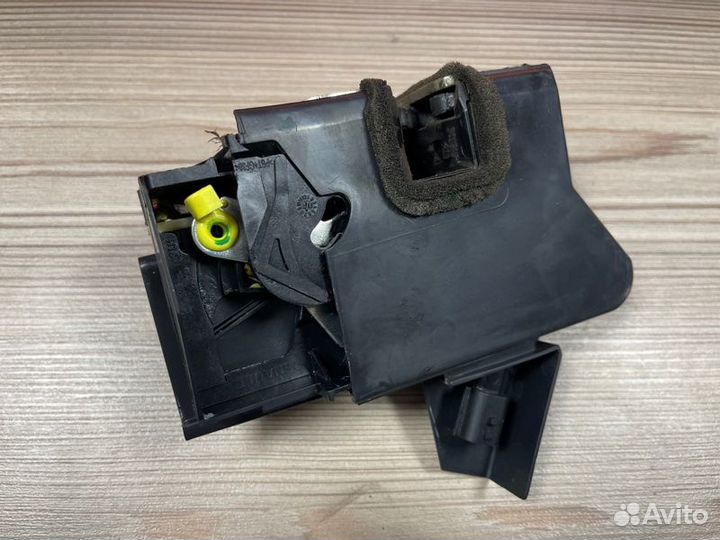 Замок двери передний левый Renault Logan