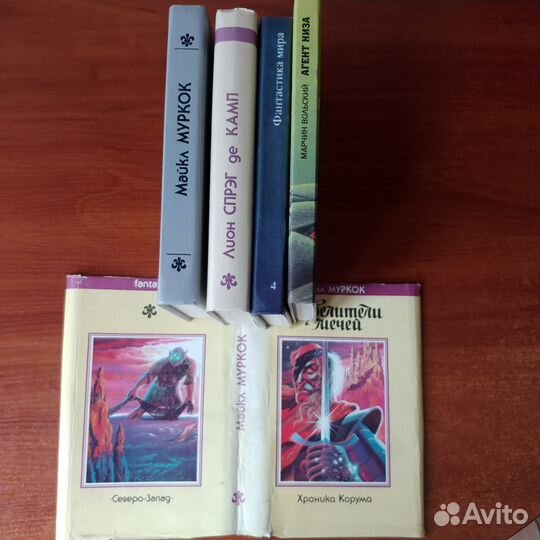 Коллекция книг фантастики