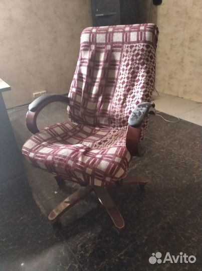 Кресло руководителя офисное