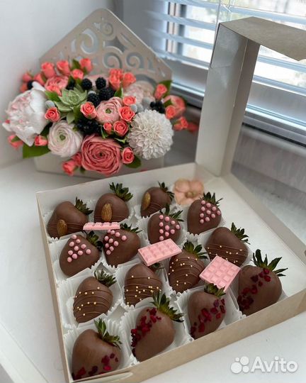 Клубника в шоколаде и конфеты ручной работы