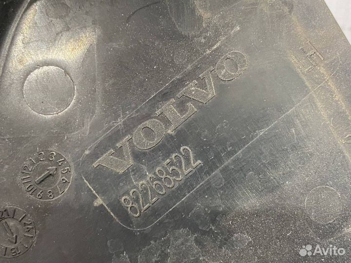 Накладка кронштейна зеркала лев. Volvo FH5