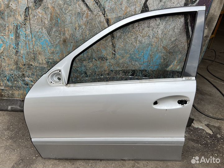 Дверь водительская левая MB W211