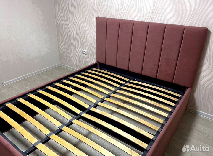 Кровать в спальню 200*200