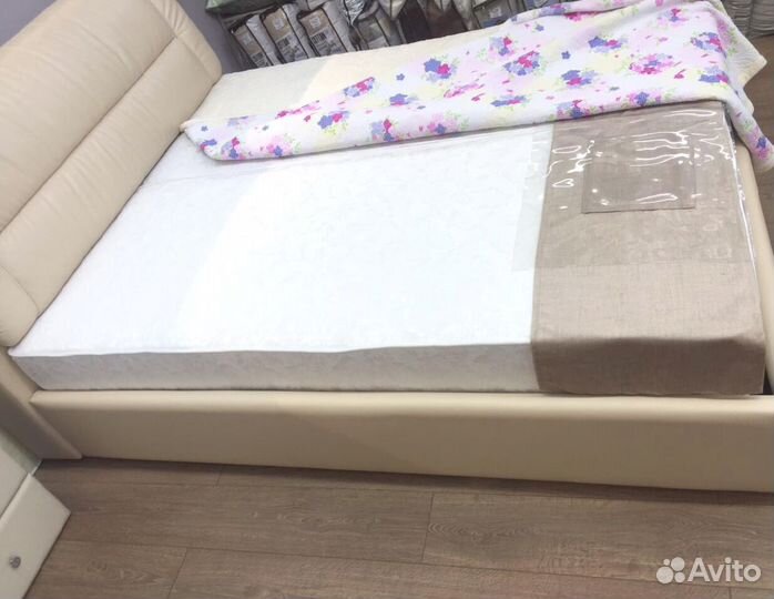 Жесткий беспружинный матрас