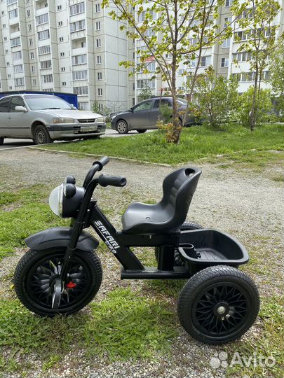 Трехколесный велосипед