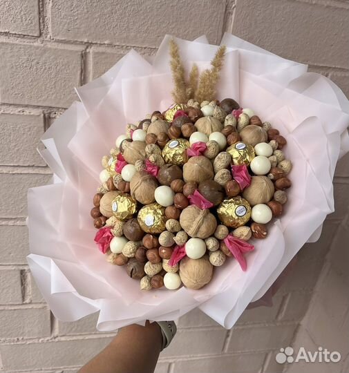 Букет из орехов и конфет