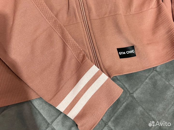 Костюм для фитнеса новый 46
