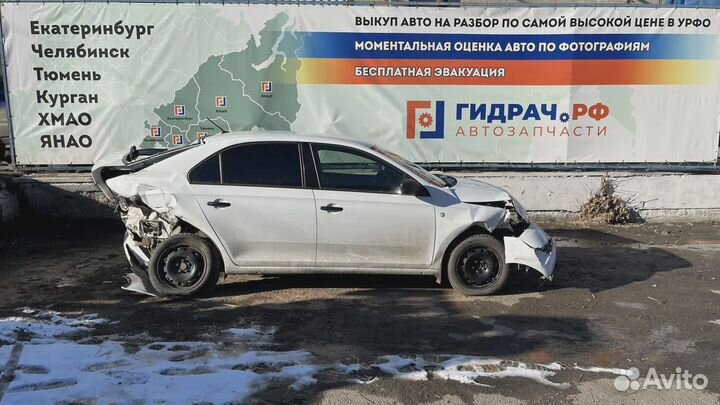 Бардачок Skoda Rapid (NH3) 6OU857264. Царапины