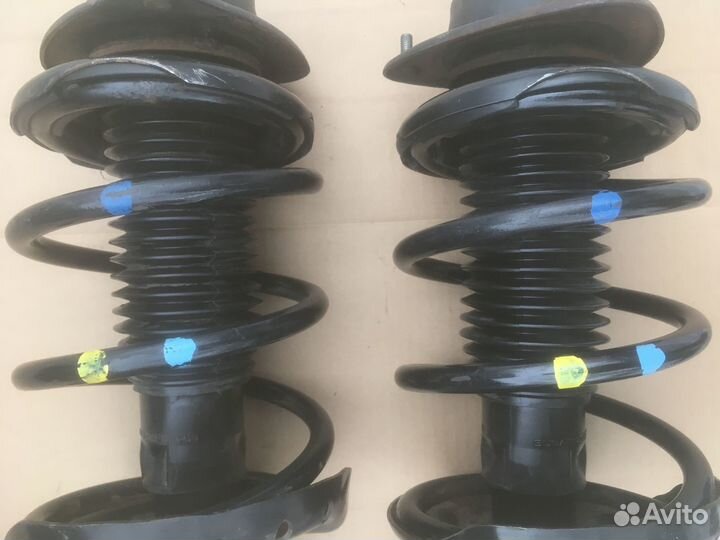 Subaru Forester SJ передние стойки в сборе