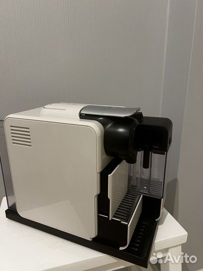 Кофемашина Delongi nespresso с капучинатором