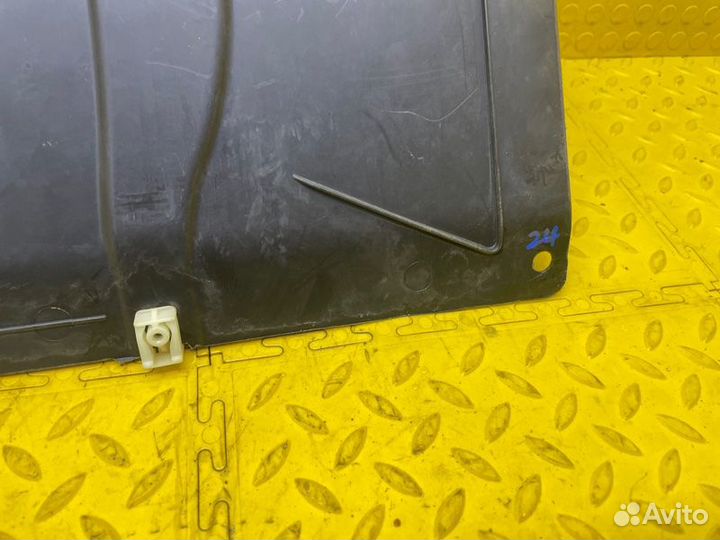 Б/У защита двигателя / пыльник двигателя - В