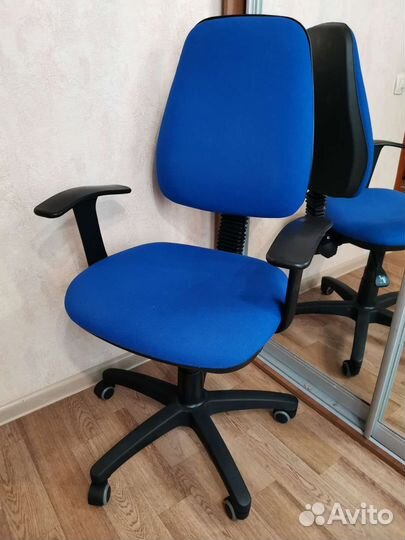 Компьютерное кресло Эльза Т три рычага управления