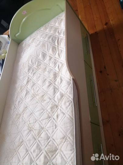 Продам кровать 90*180