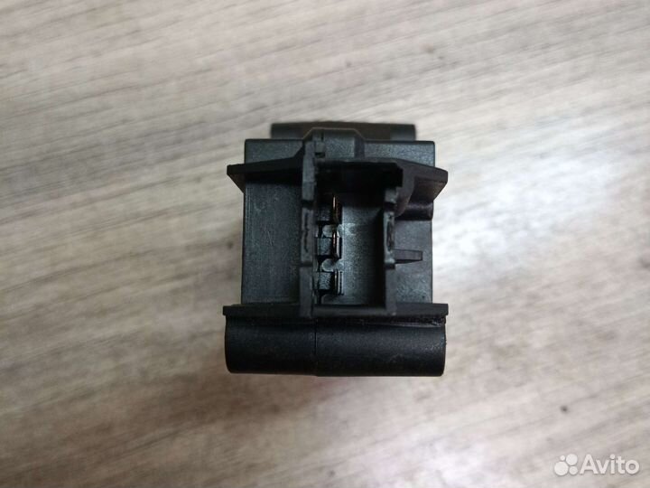 Выключатель топливного насоса ford focus 1 1.6