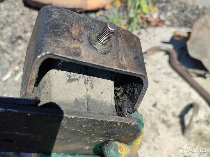 Подушки двигателя 4D56 Mitsubishi