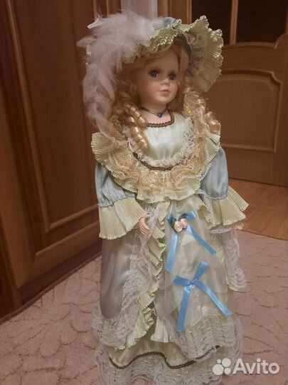 Кукла фарфоровая большая