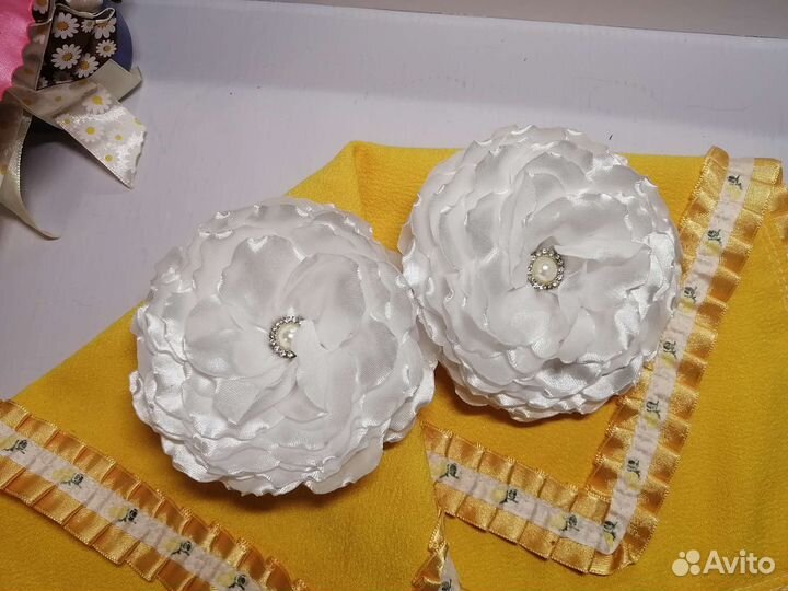 Белые банты и шпильки ручной работы, пружинки