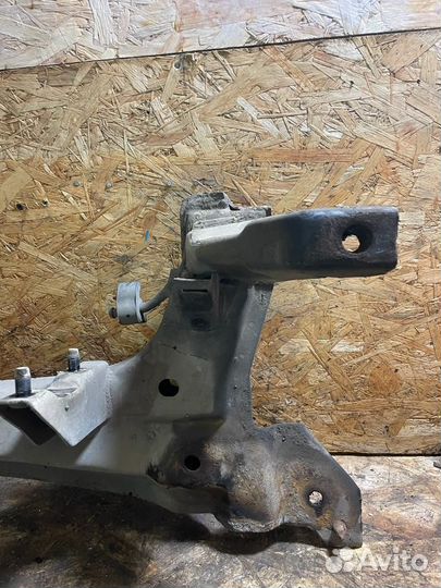 Подрамник передний Киа Спектра