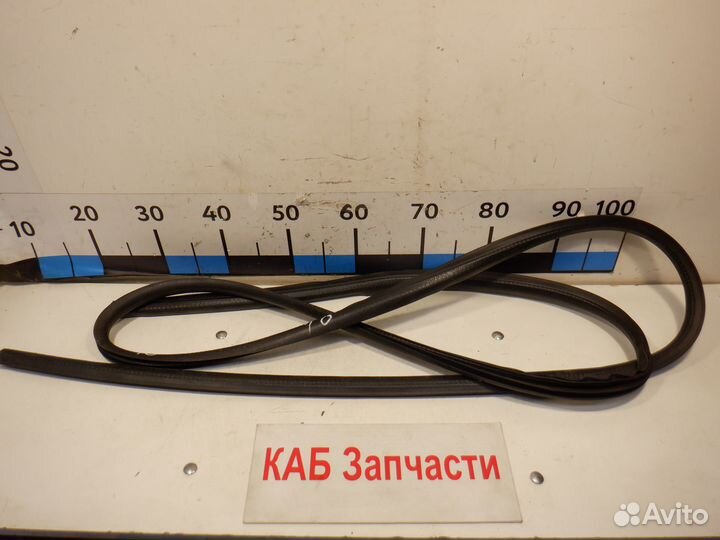 Уплотнитель двери передней Nissan Micra K12E