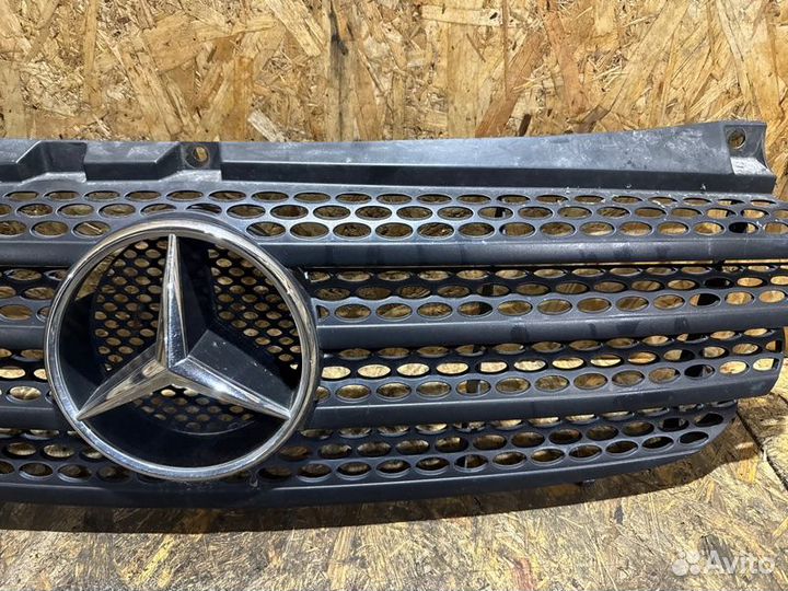 Решетка радиатора Mercedes Vito 639 2.2 CDI 2010