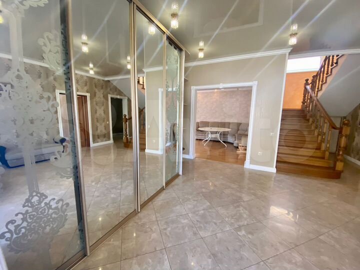 Дом 306 м² на участке 6 сот.