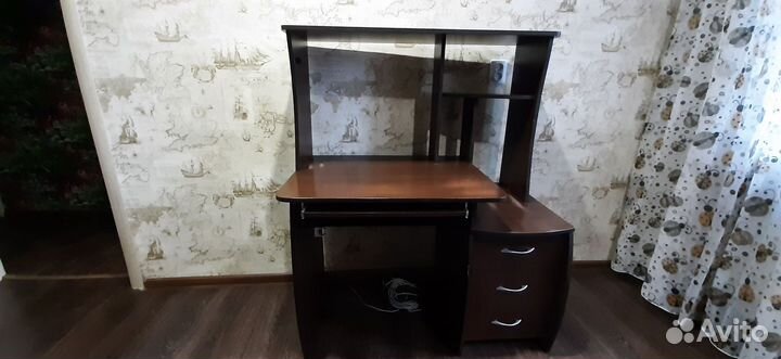 Компьютерный стол