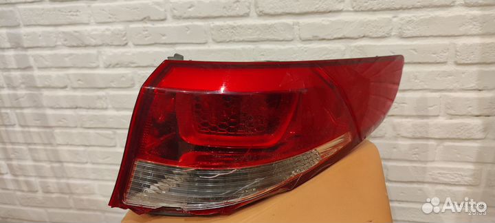Фонарь задний правый kia rio 3