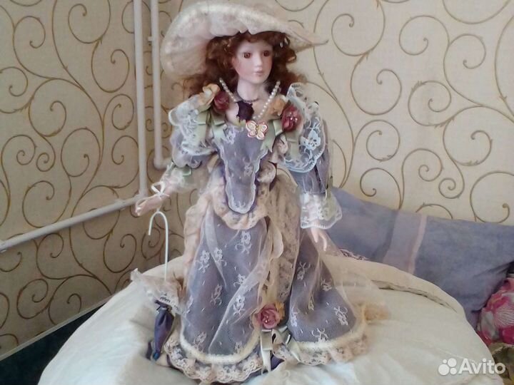 Фарфоровая кукла коллекционная