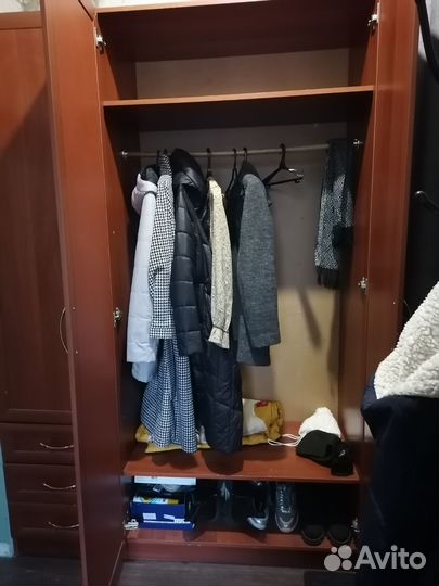 Шкаф трехстворчатый с зеркалом