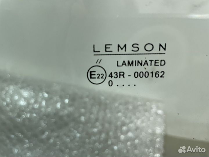 Лобовое стекло mercedes