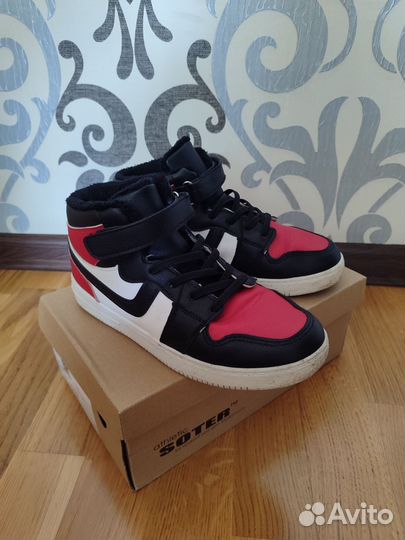 Кроссовки (полуботинки) утепленные 35