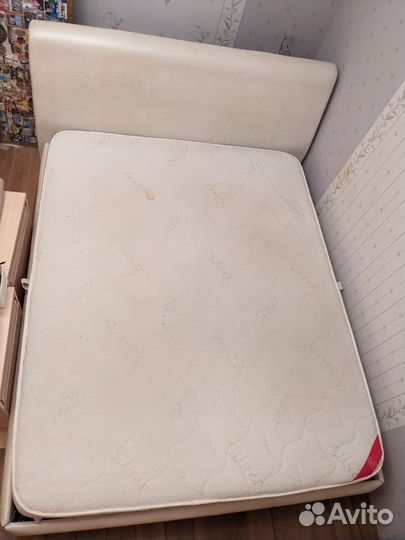 Кровать двухспальная