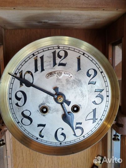 Часы настенные, старинные. Павел Буре