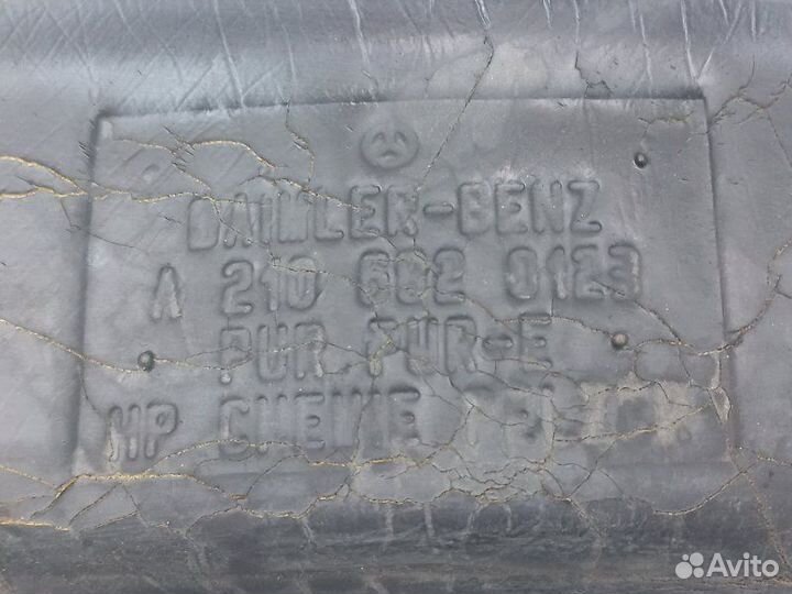 Пыльник крыла передний левый Mercedes-Benz E 240