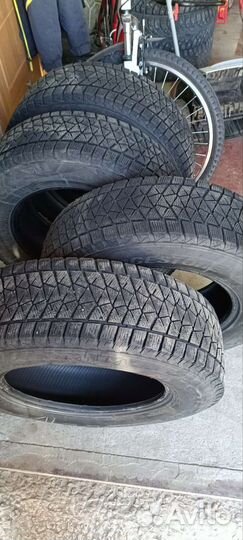 Bridgestone Blizzak DM-V2 215/70 R16