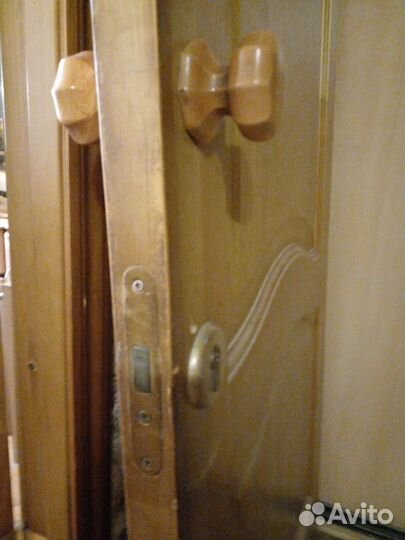 Дверь входная деревянная с коробкой