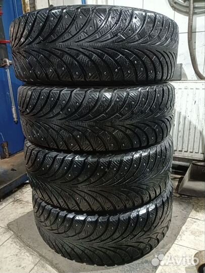 Sava Eskimo Stud 215/60 R16 99T