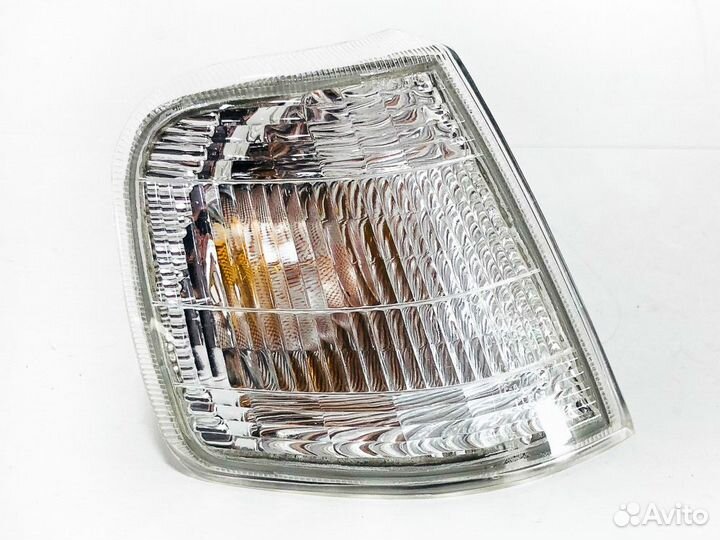 Указатель поворота правый Peugeot 405