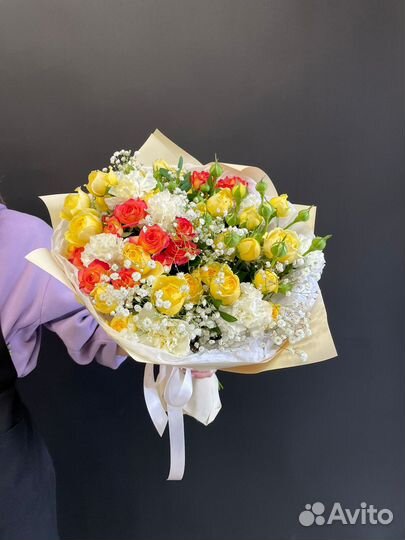 Сборный букет с кустовой розой