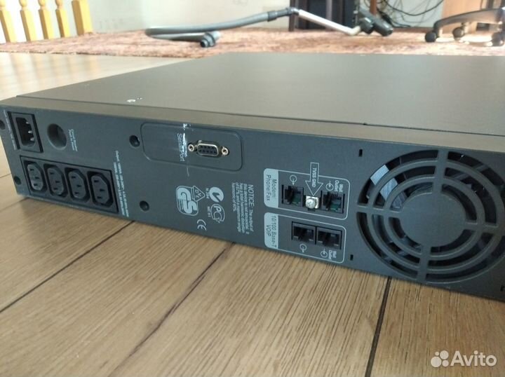 Источник бесперебойного питания APC Smart-UPS 1000