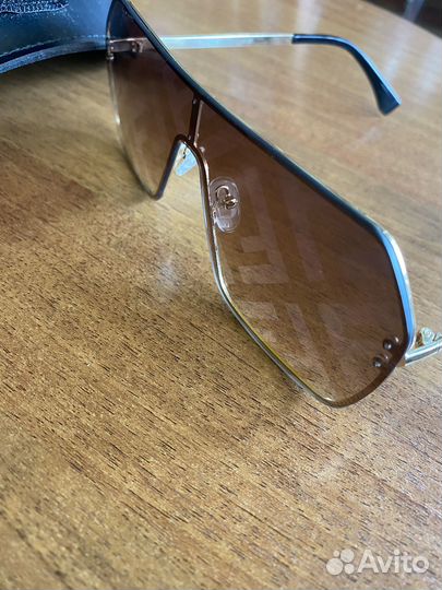 Солнечные очки женские