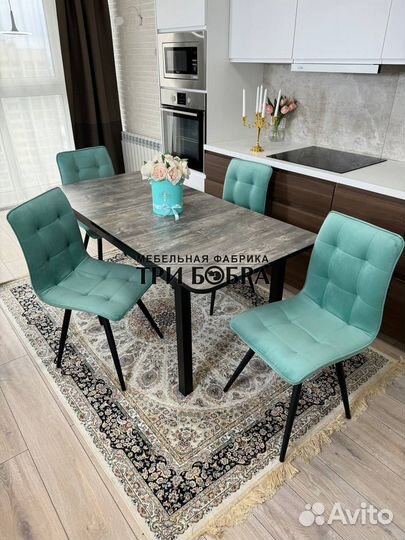 Кухонный стол и стулья. Бесплатная доставка